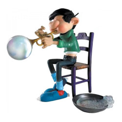 Gaston: Gaston with Soap Trompet Statue