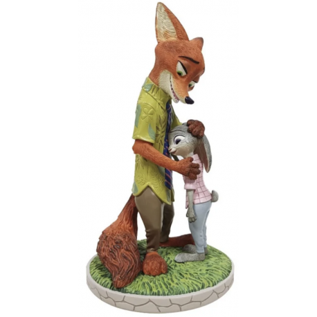 Disney Showcase - Nick And Judy Hug Me Figurine (Zootopia)